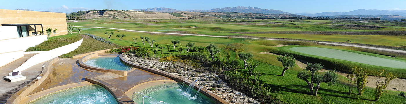 Фотография отеля Rocco Forte Verdura Golf & Spa Resort бассейн и поле для гольфа - Италия, Сицилия