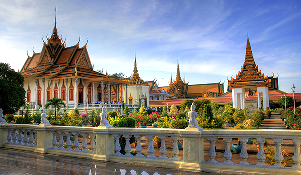 Королевский_дворец,_Пномпень600-350
