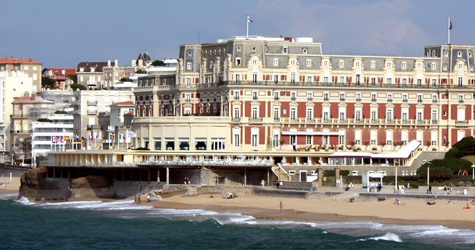 serpen-u-biarrici-shhe-ye-miscya-v-hotel-du-palais